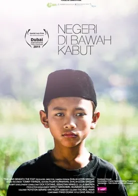 Poster Negeri di Bawah Kabut