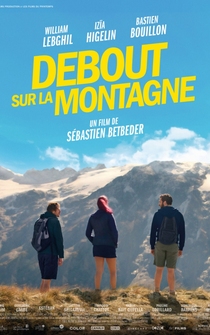 Poster Debout sur la montagne