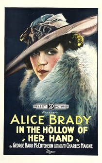 Poster In the Hollow of Her Hand