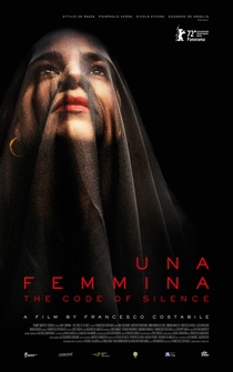 Poster Una femmina: El código de silencio